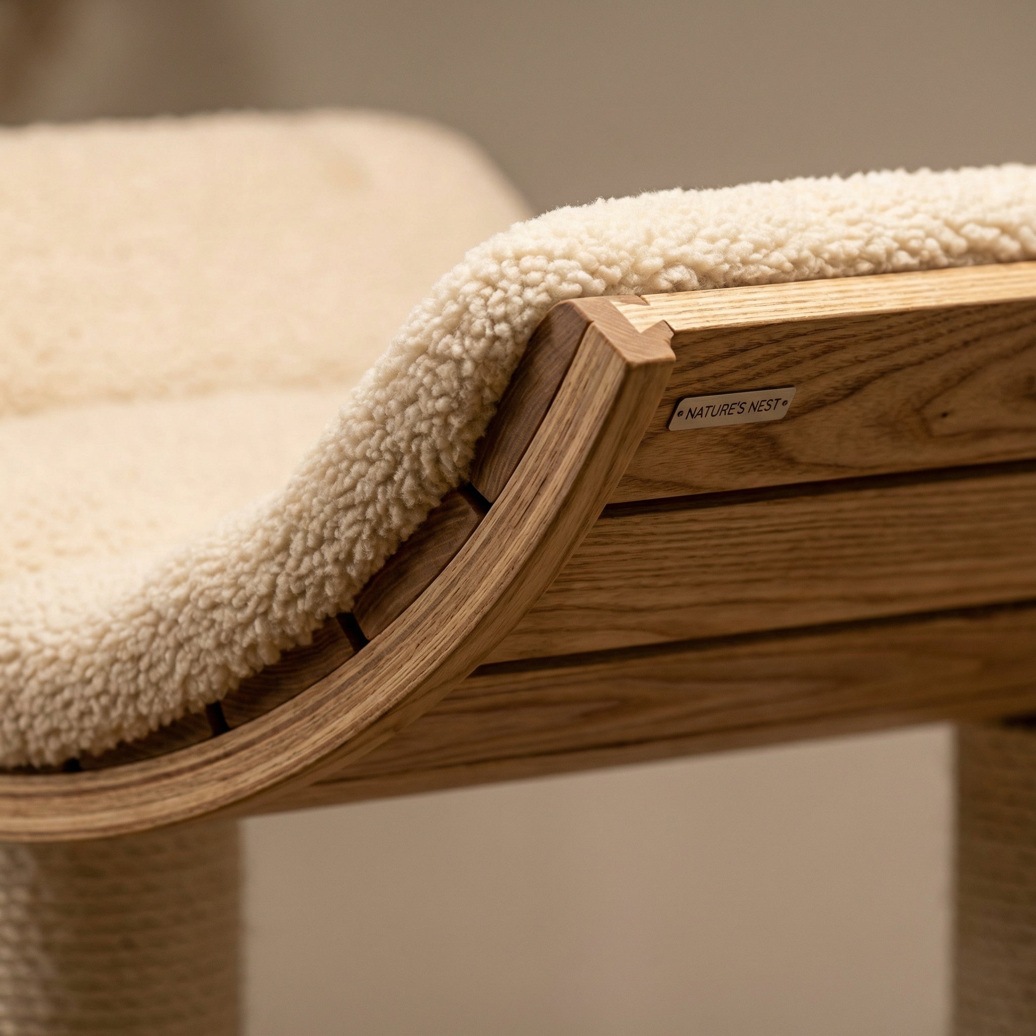 Kattentoren Met Onderste Slaapruimte En Bovenligplek - Essenhout Design